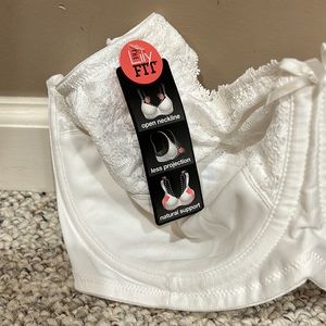 NWT Lilyette by Bali White Bra Unlined/Unpadded